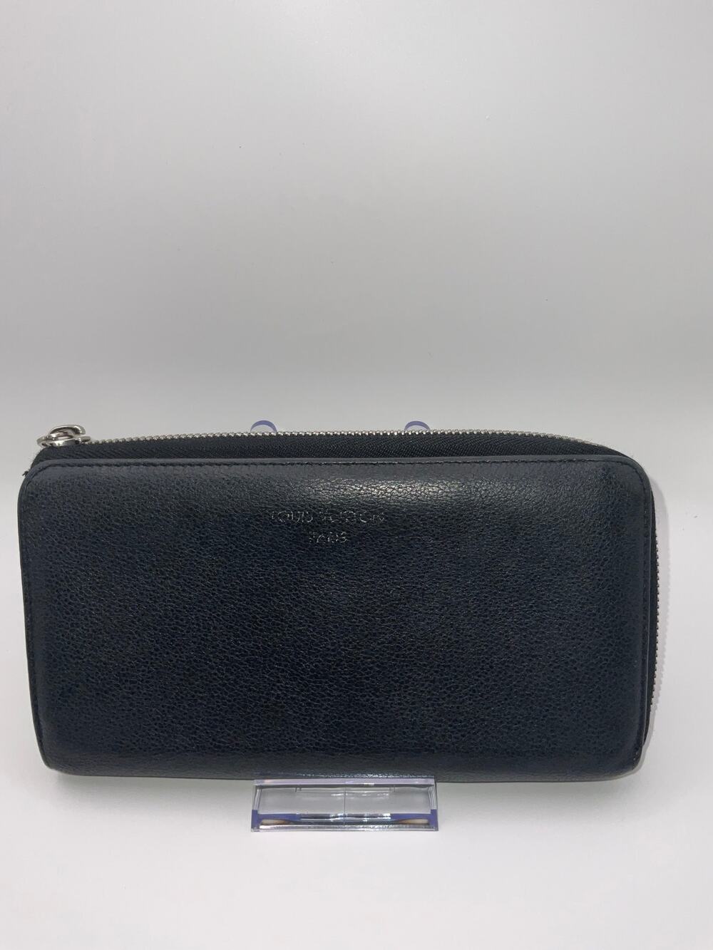 Louis Vuitton Taiga Zippy XL Wallet – Black
